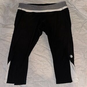 MPG Womens Large black capri leggings
